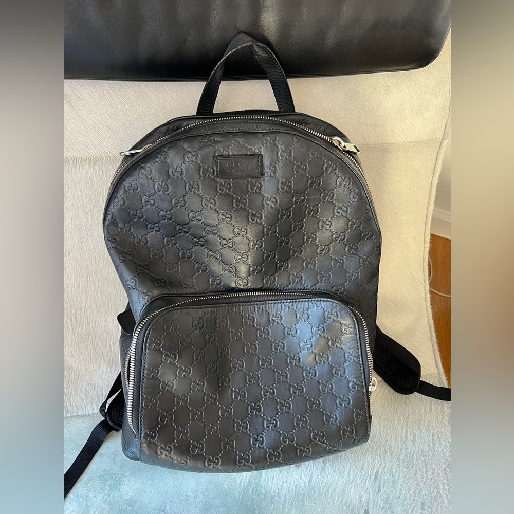 Gucci Signature Backpack GG Monogram Front Zipper Pocket/Embossed